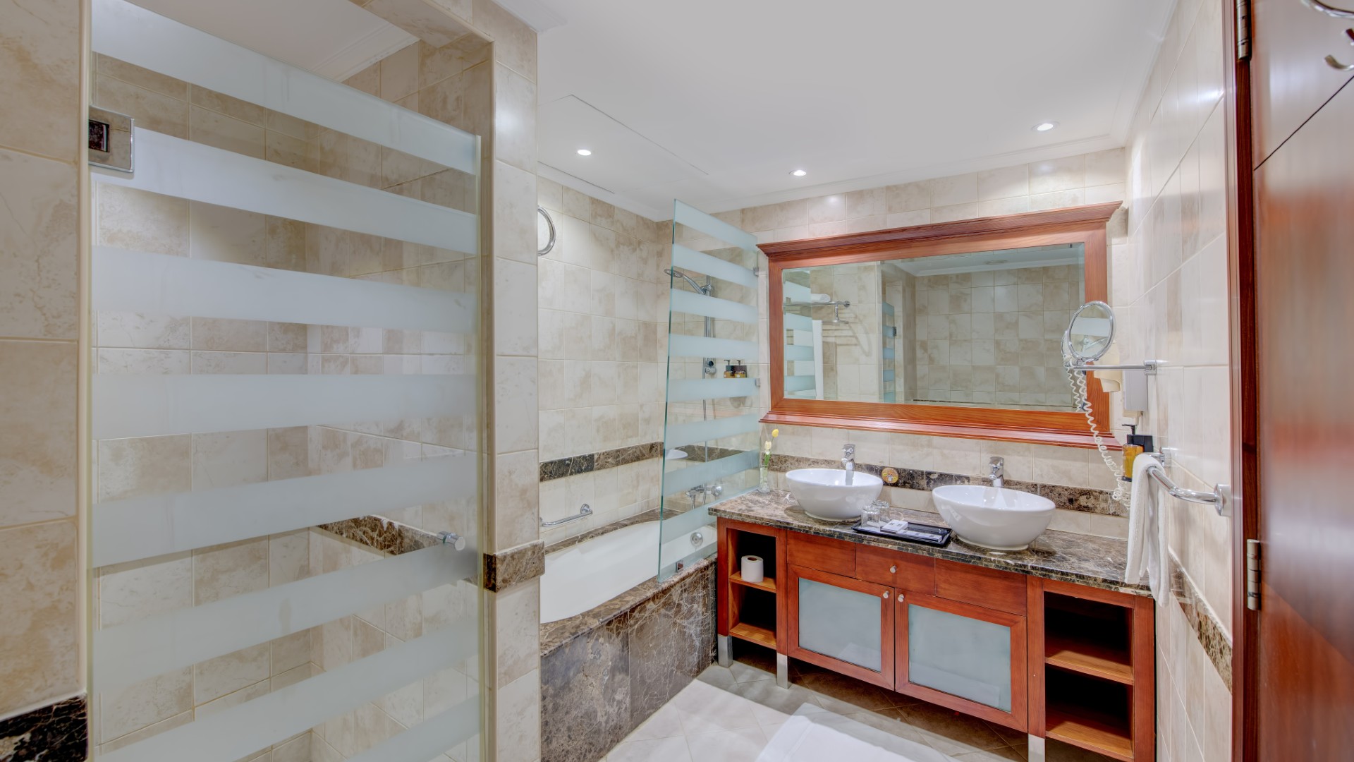 47 Executive King-Twin