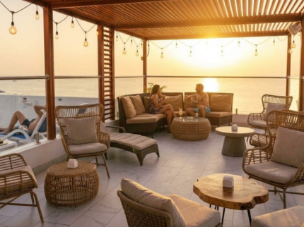 view lounge- 430 x 322